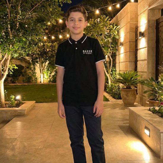 صورة تيشيرت بيكير اسود مقلم